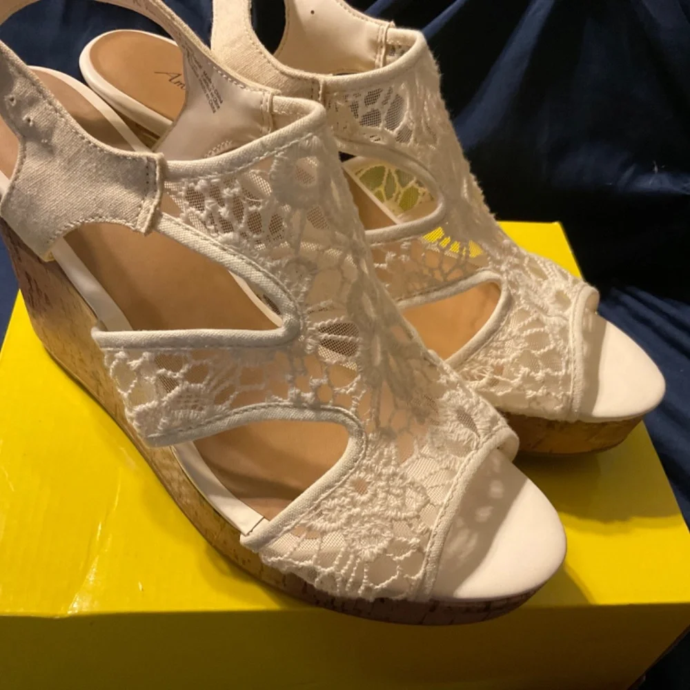 American Eagle Wedge Platform Comfort White Shoe. Size 9  Classy - Picture 4 of 4